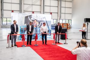 uroczyste przecięcie wstęgi - grand opening
